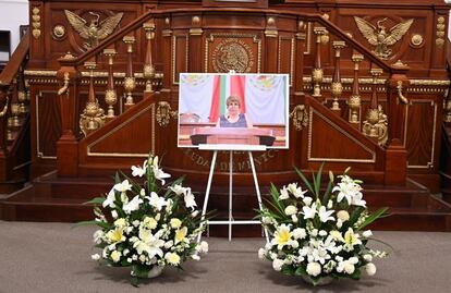 Despiden con emotivas palabras, aplausos y lágrimas a diputada Lourdes González