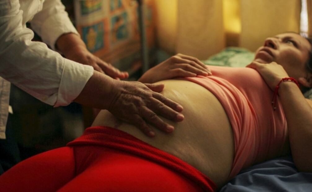 Ante desatención hospitalaria por Covid-19, parteras atienden a mujeres embarazadas