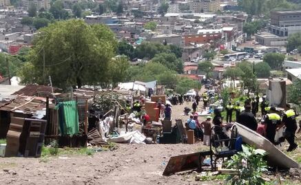 Desalojan 130 familias de predio El Risco, en Tlalnepantla