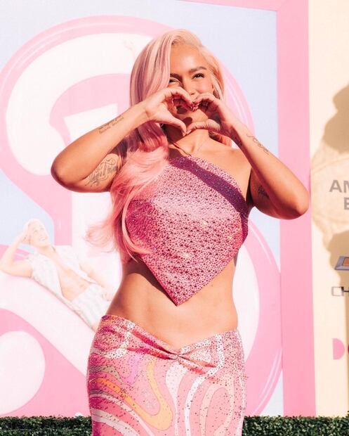 Karol G en la premiere de "Barbie". Fuente: Instagram @karolg