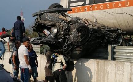 Pipa de gas se queda sin frenos y embiste varios autos en Morelos; hay 10 heridos