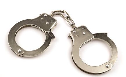 Policías detienen a agentes de investigación en Tlalnepantla