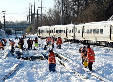 Suman 37 muertos por tormenta de nieve en EU