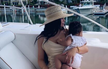La hija de Kylie Jenner presume su bolsa Hermès de 300 mil pesos