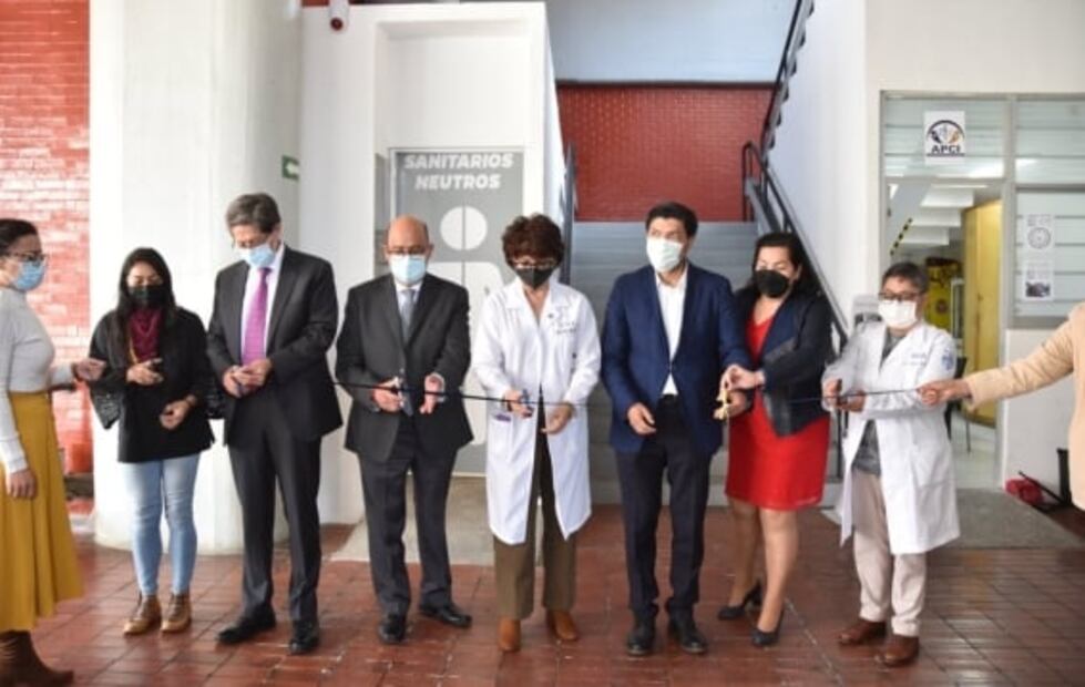 Facultad de Medicina de la UNAM inaugura los primeros baños neutros