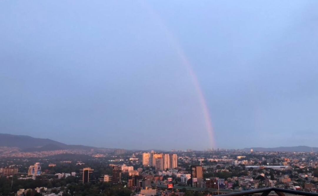 Deleita arcoiris a capitalinos tras lluvia en CDMX. Foto: @lepine_jen