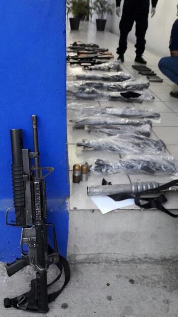 Detienen en Sinaloa a cinco hombres con arsenal