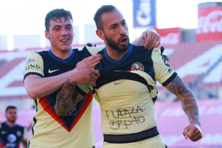 El gesto de Emanuel Aguilera a Bruno Valdez tras anotar gol