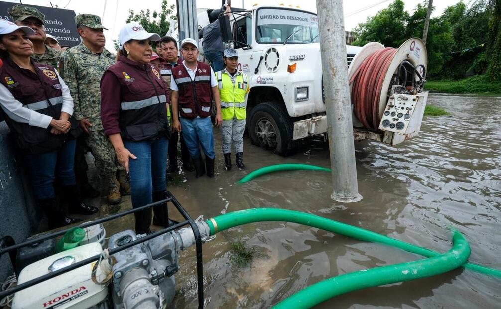 Atiende Mara Lezama a familias de Chetumal y Mahahual tras las lluvias ocasionadas por “Sara”, 17 de noviembre de 2024. Foto:Especial