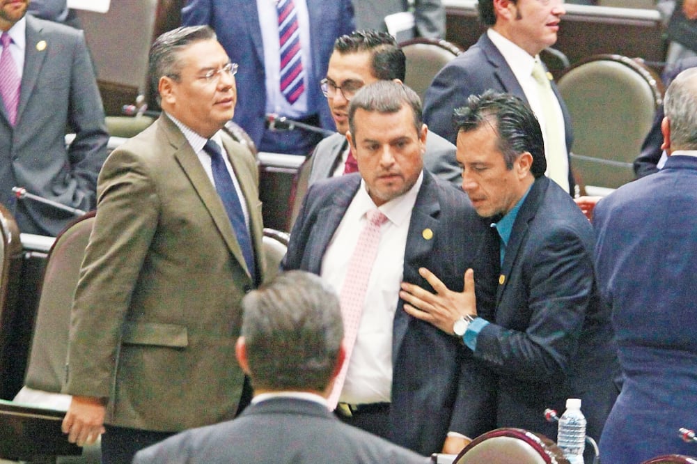 Diputadas federales del Partido Revolucionario Institucional (PRI) presuntamente lanzaron el grito homofóbico contra su compañero Ariel Juárez. (ARCHIVO EL UNIVERSAL)