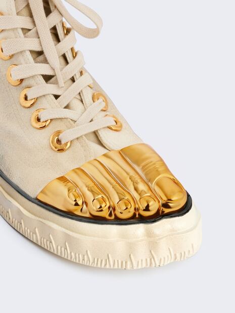 Tenis de Schiaparelli. Foto: Schiaparelli