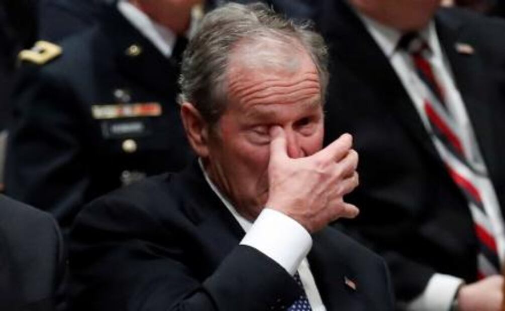 George W. Bush llora durante discurso en funeral de su padre en Washington