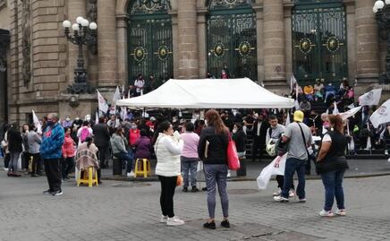Asamblea de Barrios bloquea accesos al Congreso de la CDMX