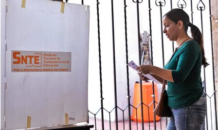 Maestros bloquean carreteras en Chiapas por incumplimiento de pagos