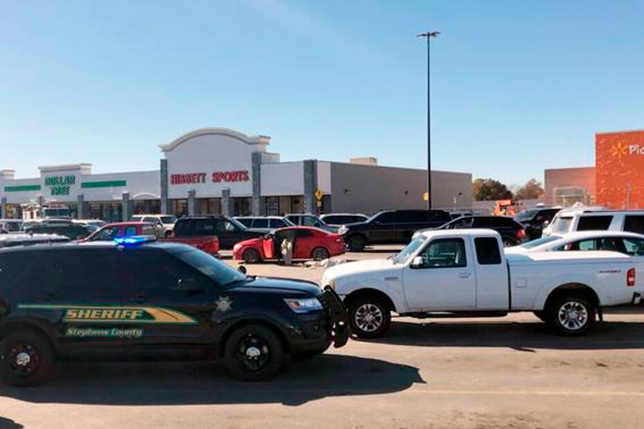 Reportan tres muertos tras tiroteo en Walmart de Oklahoma