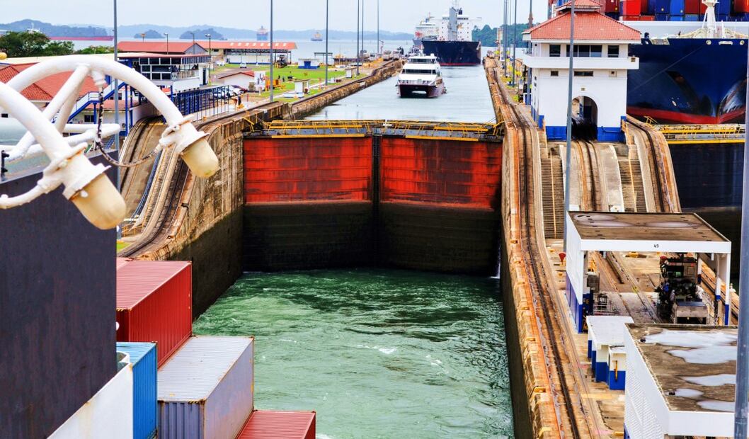El sistema hidráulico manipula la cantidad de agua en el canal a través de esclusas. Eleva o baja el nivel de los buques, desde el mar y a lo largo del Lago Gatún. (Foto: Istock)