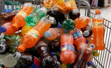 Industria refresquera mexicana baja calorías a sus productos