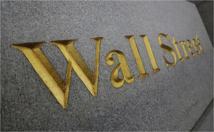 Wall Street abre con pérdidas este lunes y suspenden los intercambios por 15 minutos 
