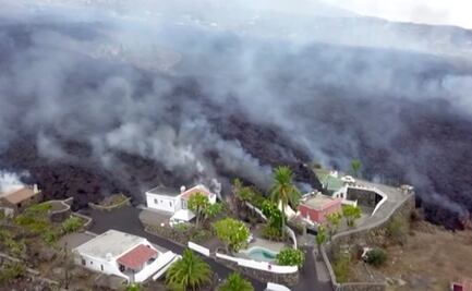 Lava del volcán Cumbre Vieja destruye un centenar de casas en isla La Palma