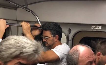 Ricardo Arjona viaja en metro y nadie lo reconoce