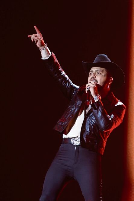 El ídolo puso a bailar a fans con cumbias y otros géneros.  Foto: Germán Espinosa / EL UNIVERSAL