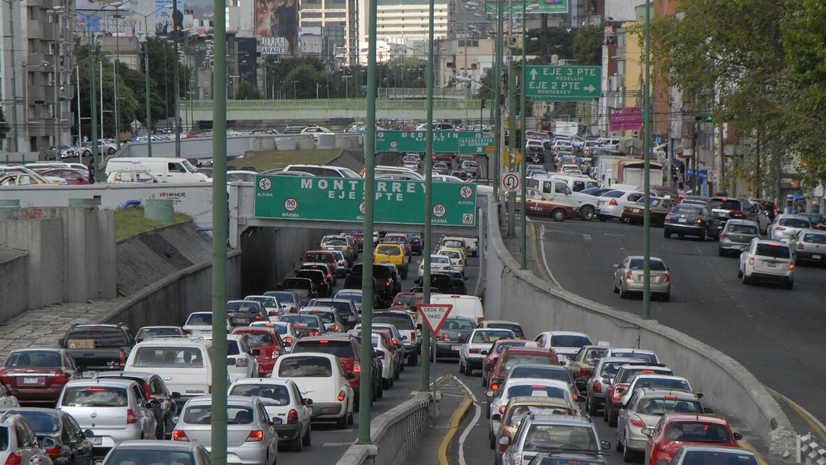 ¿Qué hacer si te sorprende un sismo en tu auto?