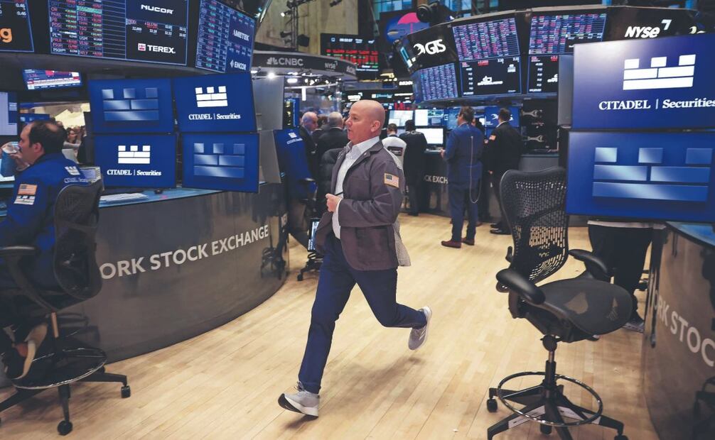 En Estados Unidos, con excepción del Nasdaq, la mayoría de los índices bursátiles perdieron; las bolsas más afectadas fueron las asiáticas. (08/04/2025) Foto: Timothy A. Clary | AFP