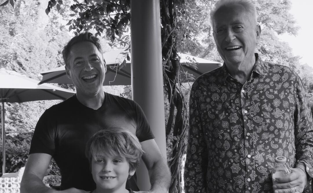 Robert Downey Jr., de izquierda a derecha, su hijo Exton Elias Downey y su padre, Robert Downey Sr., del documental "Sr". Foto: Netflix Vía AP, Archivo El Universal 