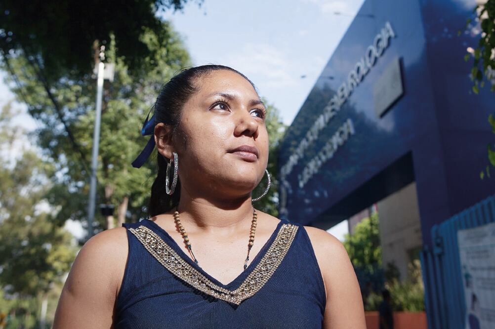 Gloria y sus hermanos viajan a la ciudad México para cuidar a Aldo; su familia espera un milagro y ven en cualquier movimiento del jóven una esperanza (GERMÁN ESPINOSA. EL UNIVERSAL)