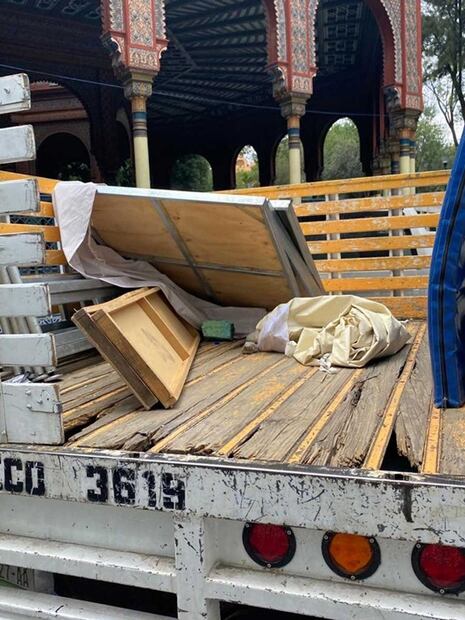 Exhortan a alcaldía Cuauhtémoc a retirar publicidad de panadería frente al Kiosko morisco