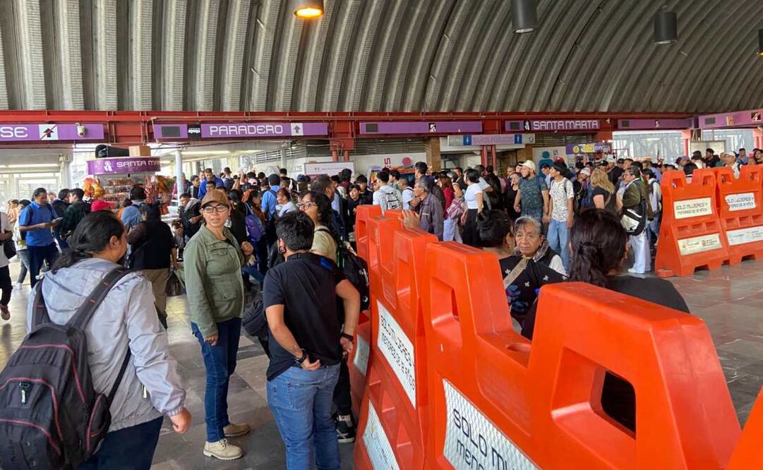 Suspenden servicio de la Línea A del Metro; hay una variación en el suministro eléctrico.
Foto: Juan Carlos Williams / EL UNIVERSAL