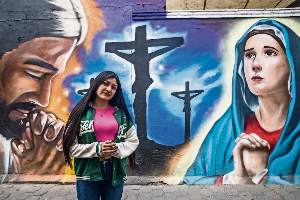 Para Paulina Quetzally García González participar en la celebración de Semana Santa la llena de orgullo y felicidad. Foto: Germán Espinosa/ EL UNIVERSAL