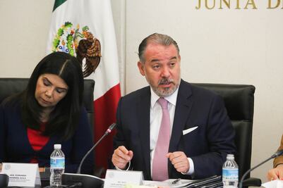 Renuncia de Cervantes es “plan con maña”, advierten senadores