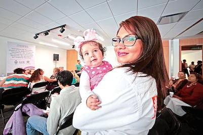 El 27.8% de las mujeres ejerce su maternidad sin pareja