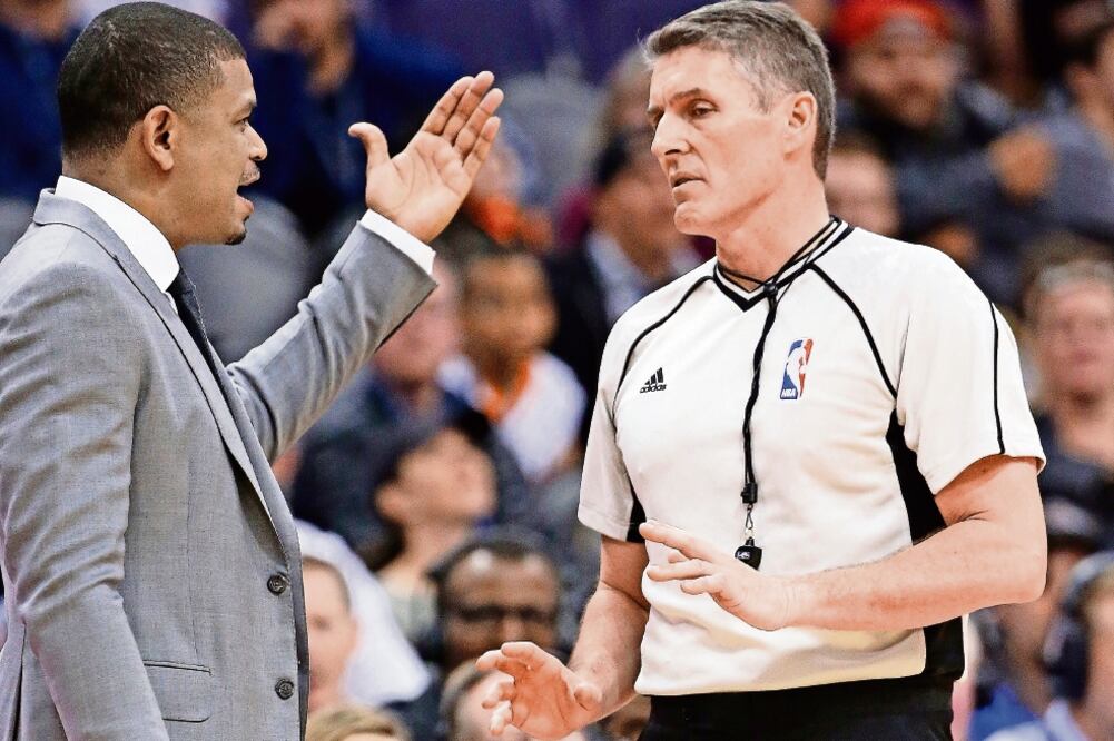 Earl Watson tiene marca de 12 ganados y 25 perdidos como coach (ROSS D. FRANKLIN. AP)