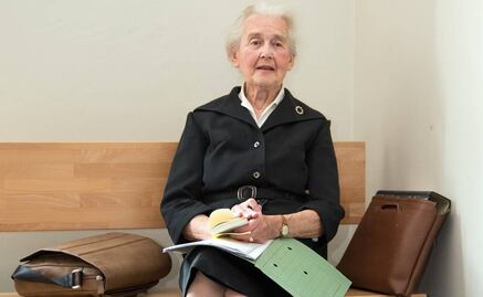 Anciana es condenada a cárcel por negar el Holocausto