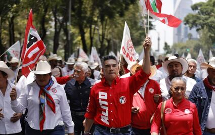 FOTOS: Encabeza Alito Moreno marcha de simpatizantes en la CDMX tras trifulca con Noroña