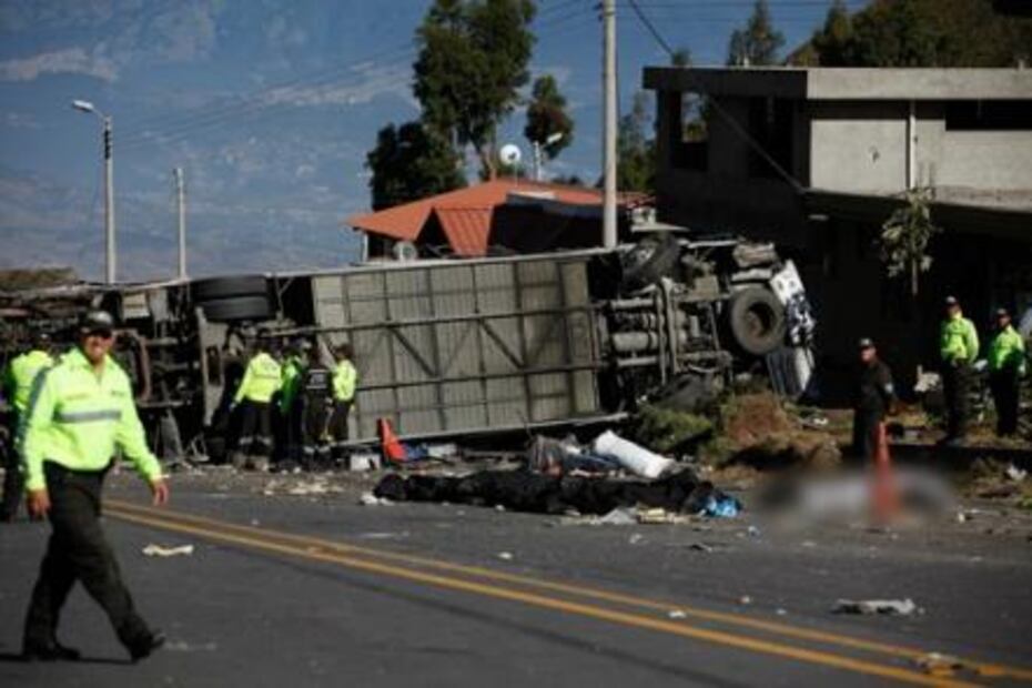 Accidente de tránsito en Ecuador deja al menos 22 muertos