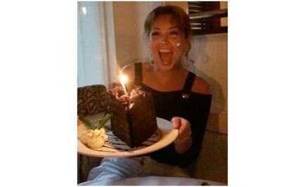 Thalía festeja sus 46 años con foto en bikini