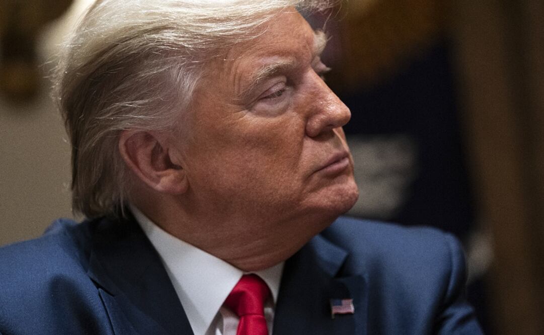 President Donald Trump listens during a meeting with healthcare executives, in the Cabinet Room of the White House, in Washington - Phoro: Evan Vucci/AP
