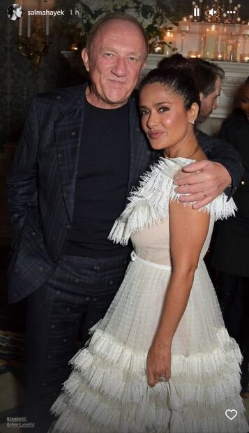 Salma Hayek luce como nadie un elegante vestido blanco