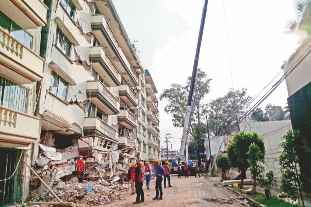 El inmueble que se ubica en Coquimbo 911 en la delegación Gustavo A. Madero, se derrumbó a consecuencia del sismo del 19 de septiembre (ARCHIVO EL UNIVERSAL)