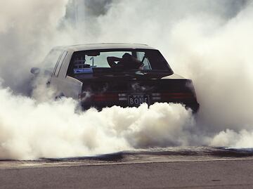 ¿Qué significa el color del humo de tu coche?