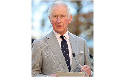 Príncipe Carlos habría hecho comentario racista sobre su nieto; Casa real lo niega