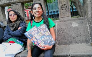 Entre calaveras y playeras de la selección, alistan desfile de catrinas mundialistas; resaltan importancia de tradiciones