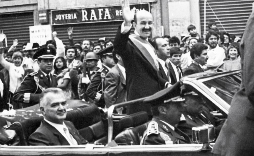 Salinas de Gortari y Miguel de la Madrid durante la investidura presidencial de 1988, atravesando 5 de Mayo. Foto: Archivo EL UNIVERSAL.