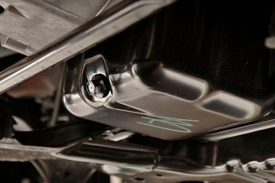 5 razones por las que tu auto tira aceite