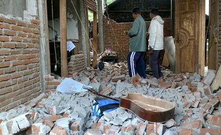Ascienden a 14 muertos por sismo en Indonesia