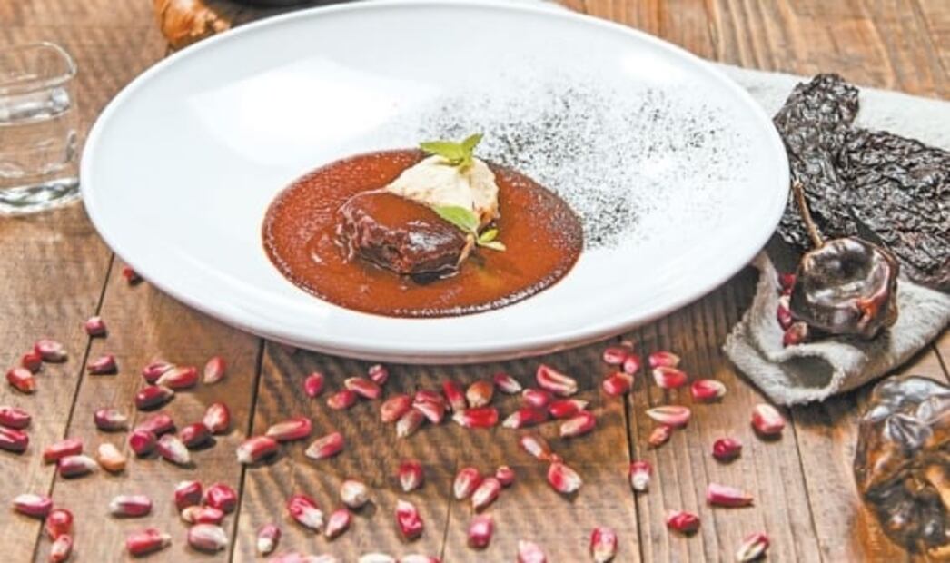 Celebra el natalicio de Benito Juárez con platillos de su tierra