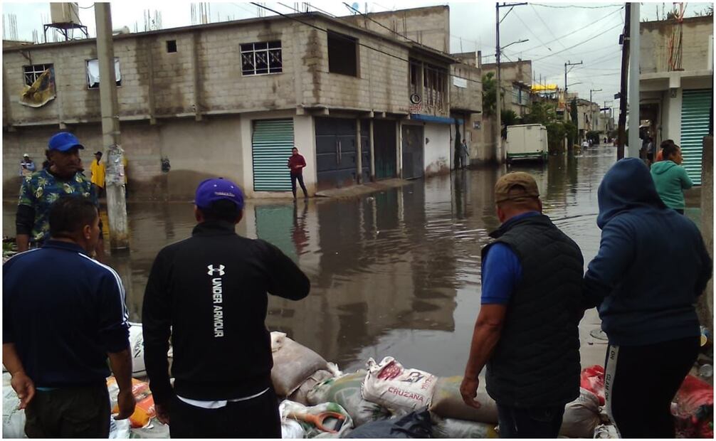 El Dren Chimalhuacán II se fracturó en su intersección con el Río de La Compañía, por lo que las autoridades locales activaron el plan de emergencia. Foto: Especial
